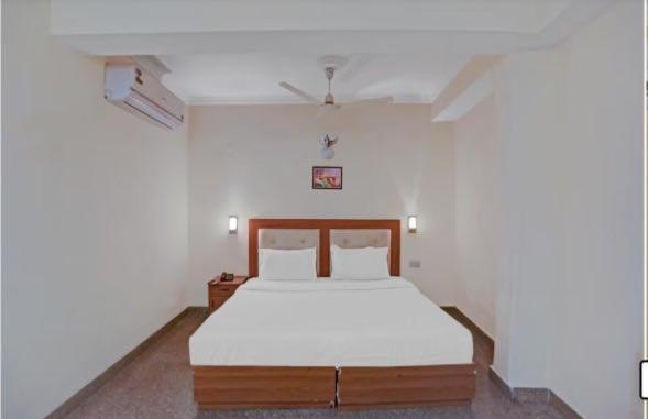 ניו דלהי Oyo 75948 Hotel Tushar Continental מראה חיצוני תמונה
