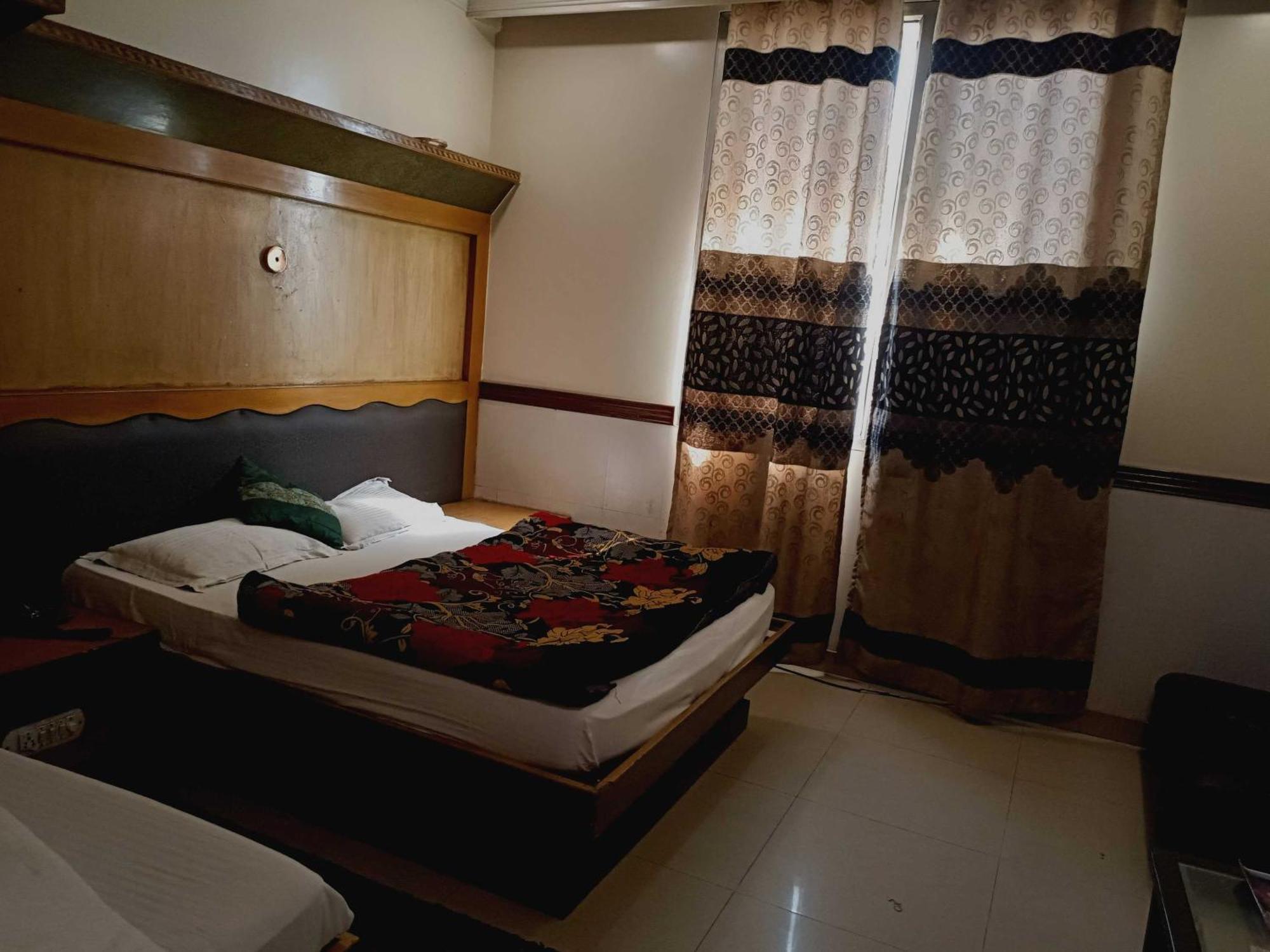 ניו דלהי Oyo 75948 Hotel Tushar Continental מראה חיצוני תמונה