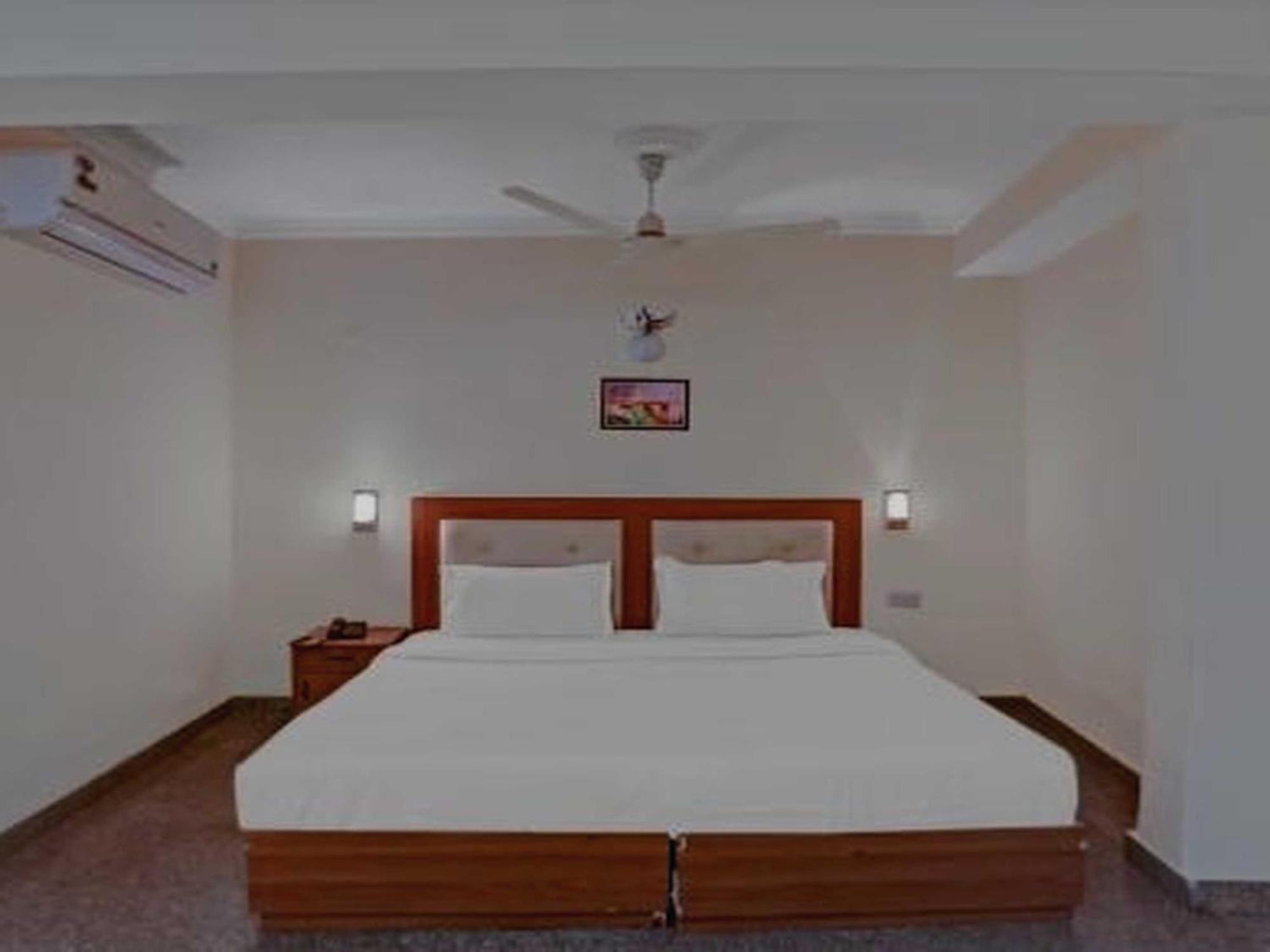 ניו דלהי Oyo 75948 Hotel Tushar Continental מראה חיצוני תמונה