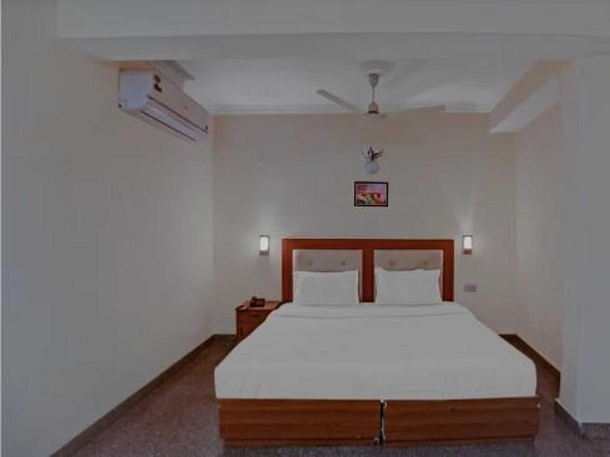 ניו דלהי Oyo 75948 Hotel Tushar Continental מראה חיצוני תמונה